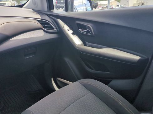 Certified 2020 Chevrolet Trax LS FWD image 3
