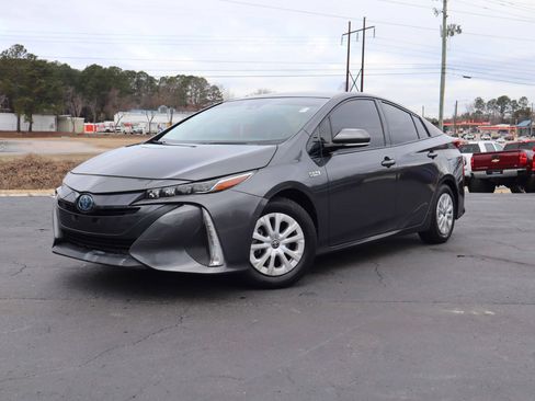 Used 2020 Toyota Prius Prime XLE image 6