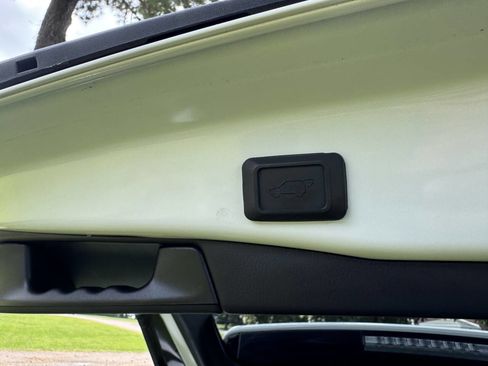 Used 2022 Toyota RAV4 XLE image 25