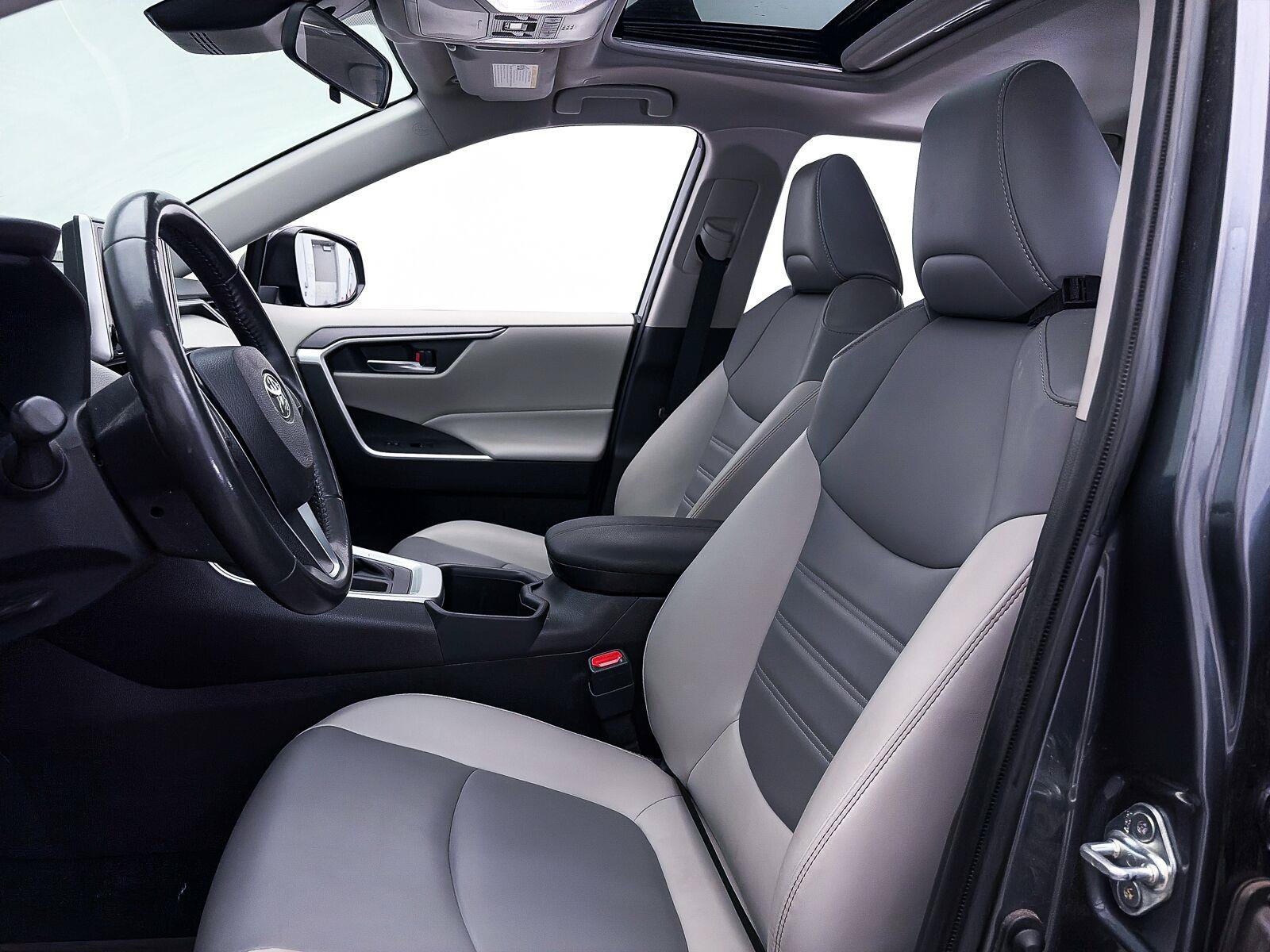 Used 2023 Toyota RAV4 XLE Premium FWD image 18
