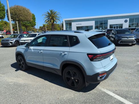 New 2026 Volkswagen Taos SEL image 9