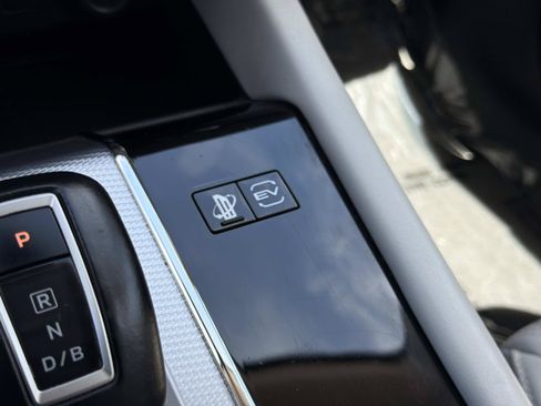 Used 2024 Mitsubishi Outlander 4WD Plug-In Hybrid image 28