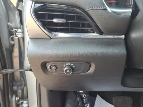 Used 2023 Chevrolet Traverse LT FWD image 14