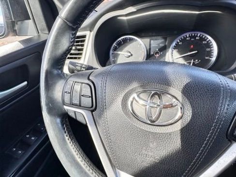 Used 2017 Toyota Highlander XLE image 17