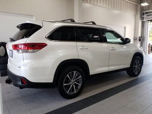 Used 2019 Toyota Highlander XLE FWD image 18