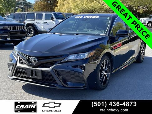 Used 2021 Toyota Camry SE image 3