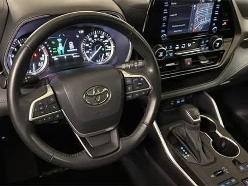 Used 2022 Toyota Highlander XLE image 24