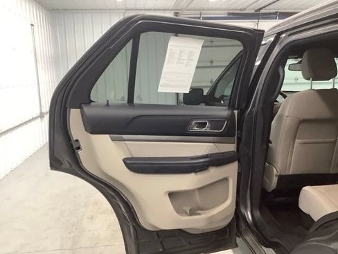 Used 2018 Ford Explorer XLT FWD image 13