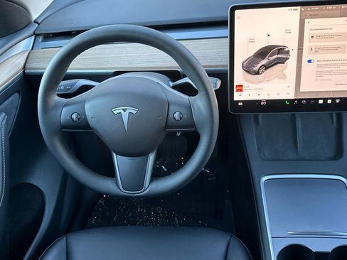 Used 2023 Tesla Model Y Long Range image 14