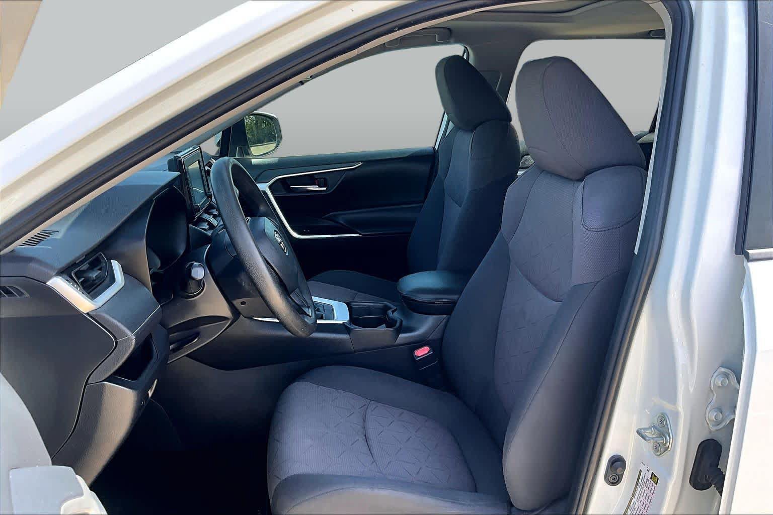 Used 2019 Toyota RAV4 XLE FWD image 8
