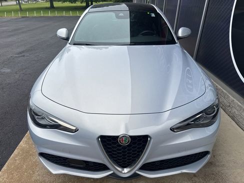 Used 2023 Alfa Romeo Giulia Ti AWD/4WD image 9