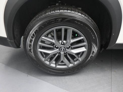 Used 2024 Nissan Rogue S image 23