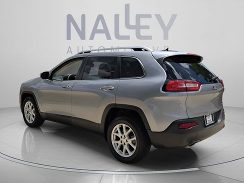 Used 2016 Jeep Cherokee Latitude FWD image 3