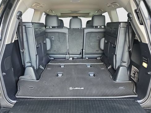Used 2018 Lexus LX 570 4WD w/ Luxury Package image 14