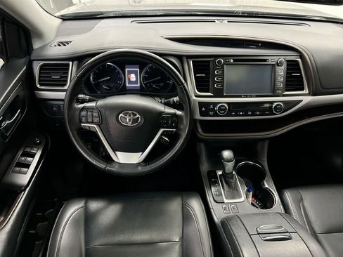 Used 2019 Toyota Highlander XLE FWD image 11