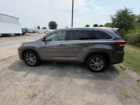 Used 2018 Toyota Highlander XLE AWD/4WD image 7