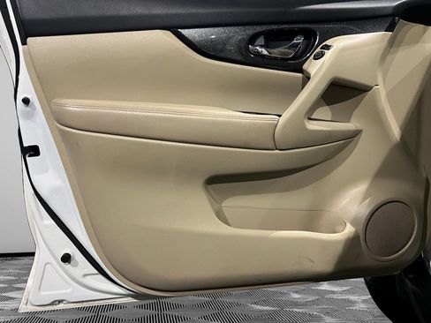 Used 2016 Nissan Rogue SL image 22