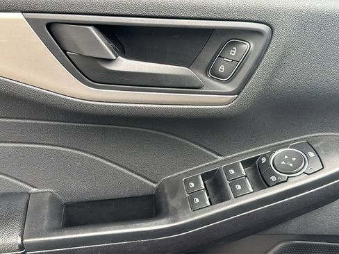 Certified 2022 Ford Escape SE w/ SE Sport Appearance Package image 19