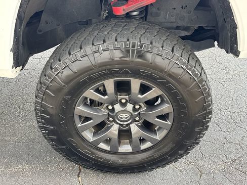 Used 2023 Toyota Tacoma SR5 w/ Technology Package image 9