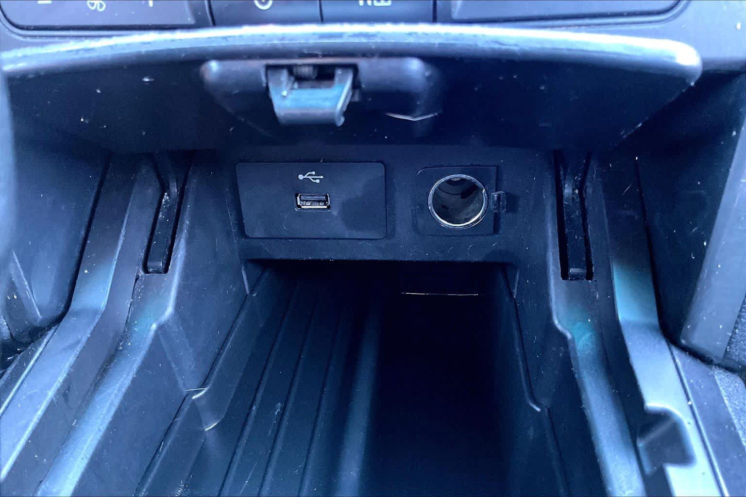 Used 2017 Ford Explorer XLT FWD image 28