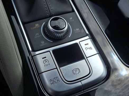 Certified 2023 Kia Telluride EX w/ EX Captain's Chair Package AWD/4WD image 23