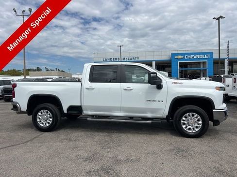 Used 2025 Chevrolet Silverado 2500 LT AWD/4WD image 2
