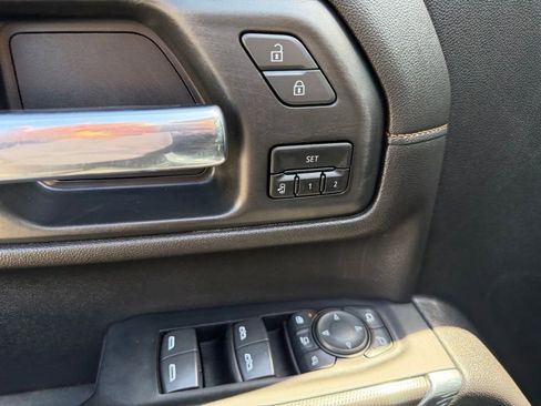 Used 2022 GMC Sierra 3500 AT4 w/ AT4 Preferred Package AWD/4WD image 33