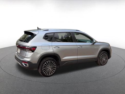 Used 2025 Volkswagen Taos SE image 15