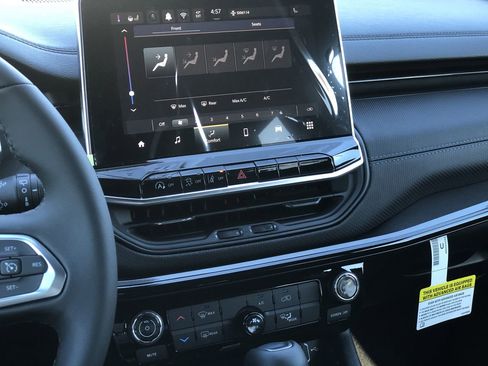 New 2026 Jeep Compass Latitude image 29