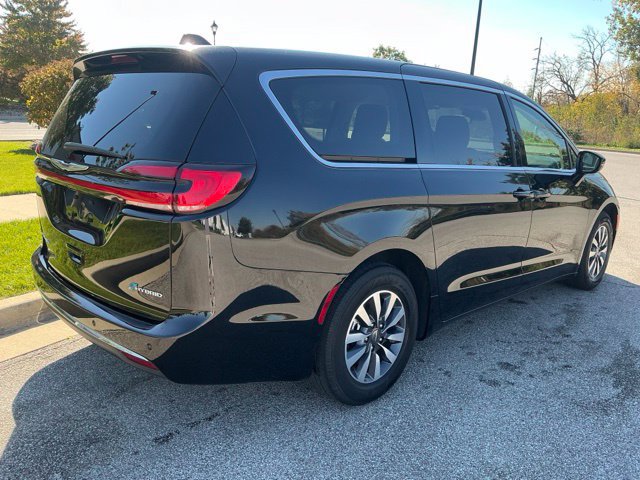 Used 2024 Chrysler Pacifica Limited FWD image 6