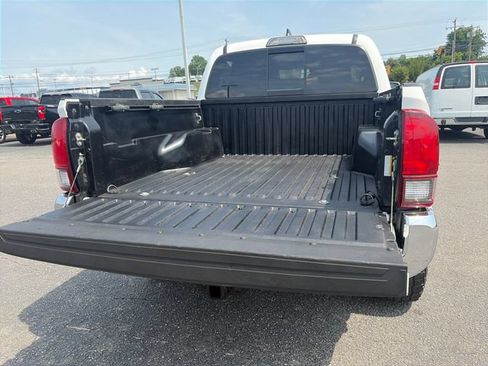 Used 2019 Toyota Tacoma TRD Off-Road AWD/4WD image 28
