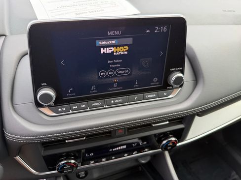 Used 2025 Nissan Rogue SV image 18