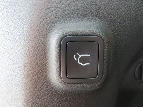 Used 2020 Jeep Cherokee Limited image 26