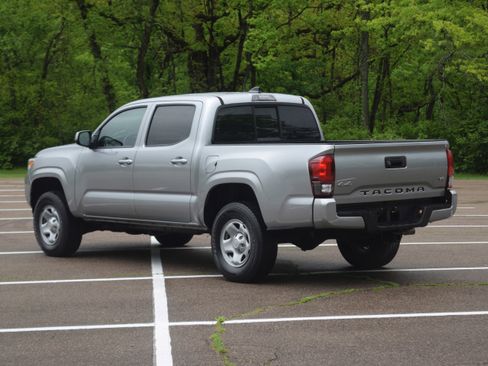 Used 2023 Toyota Tacoma SR AWD/4WD image 22