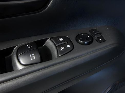 Used 2023 Nissan Kicks S image 21