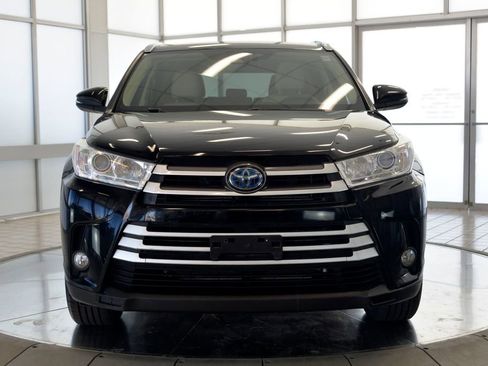 Used 2019 Toyota Highlander XLE image 3