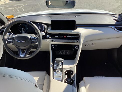 Used 2025 Genesis G70 2.5T image 16