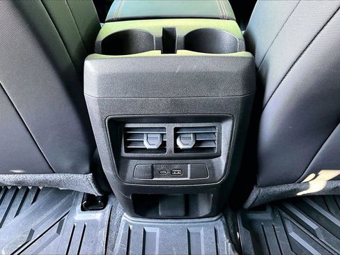 Used 2025 Chevrolet Colorado Z71 w/ Technology Package AWD/4WD image 17