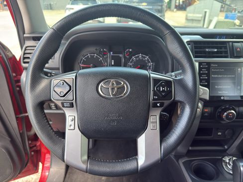 Used 2021 Toyota 4Runner SR5 Premium w/ Moonroof Package AWD/4WD image 18