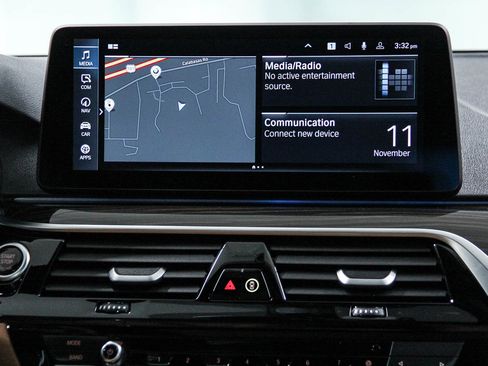 Certified 2023 BMW 530e w/ Convenience Package image 15