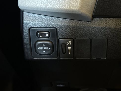 Used 2014 Toyota Corolla LE FWD image 31