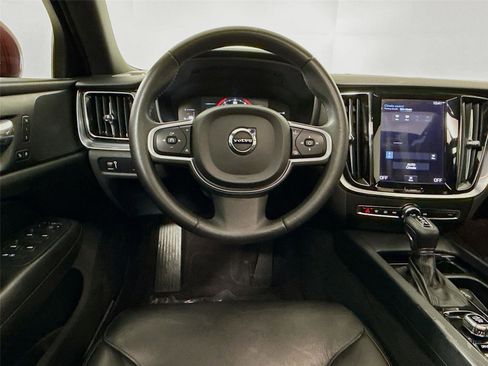 Used 2019 Volvo S60 T5 Momentum w/ Premium Package image 3
