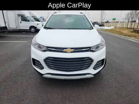 Used 2022 Chevrolet Trax LT w/ LT Convenience Package image 2