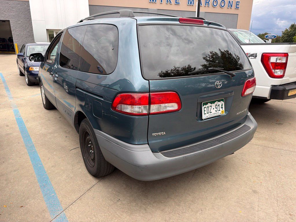 Used 2002 Toyota Sienna CE FWD image 3