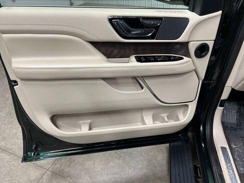Used 2021 Lincoln Navigator 4WD image 10