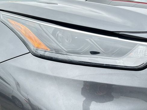 Used 2022 Toyota Highlander XLE image 19