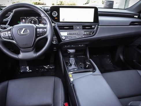 Used 2025 Lexus ES 300h w/ Premium Package image 18