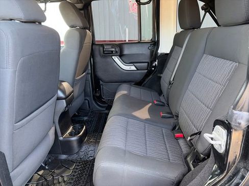 Used 2012 Jeep Wrangler Unlimited Rubicon w/ Connectivity Group image 36