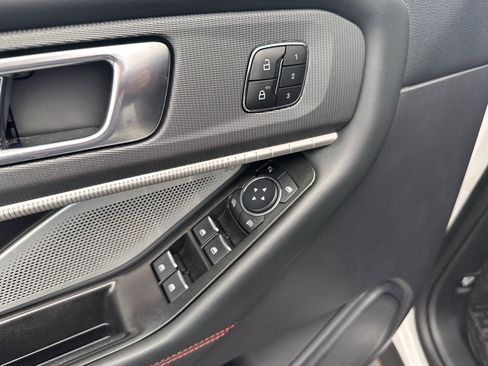 Used 2025 Ford Explorer ST image 18