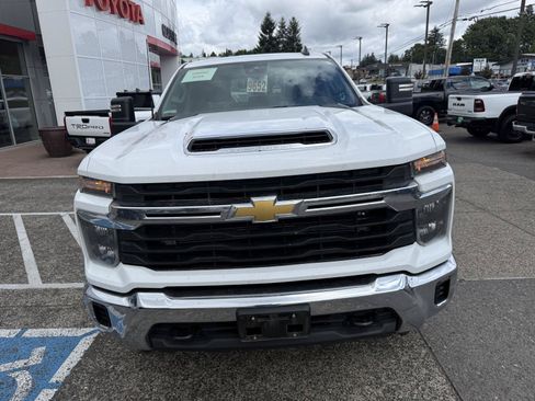 Used 2024 Chevrolet Silverado 3500 LT AWD/4WD image 9